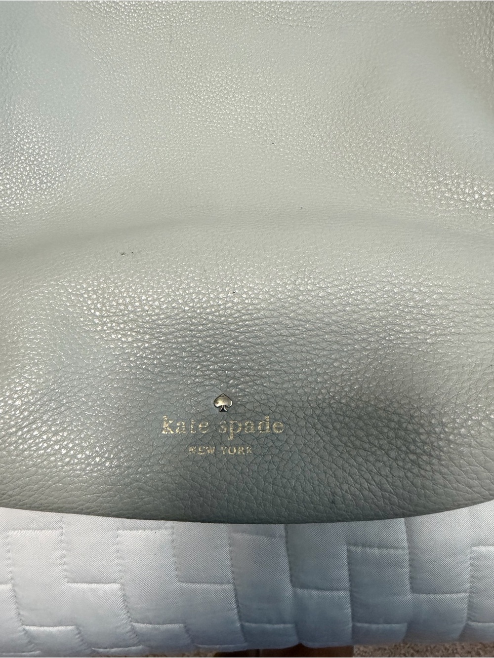 kate spade leather shoulder bag in light gray with gold logo